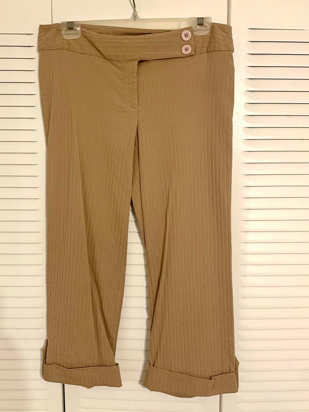 Cropped Ribbed Crop Pants with Cuffs with button detail